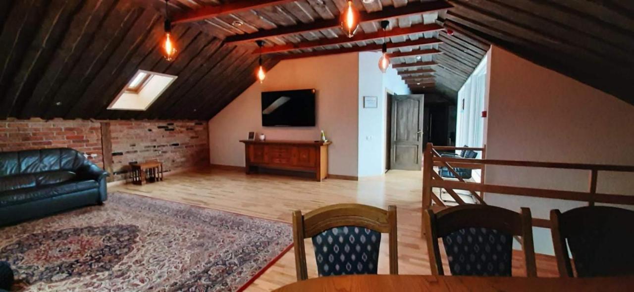 Metras Maja Hotel Aizpute Exterior foto